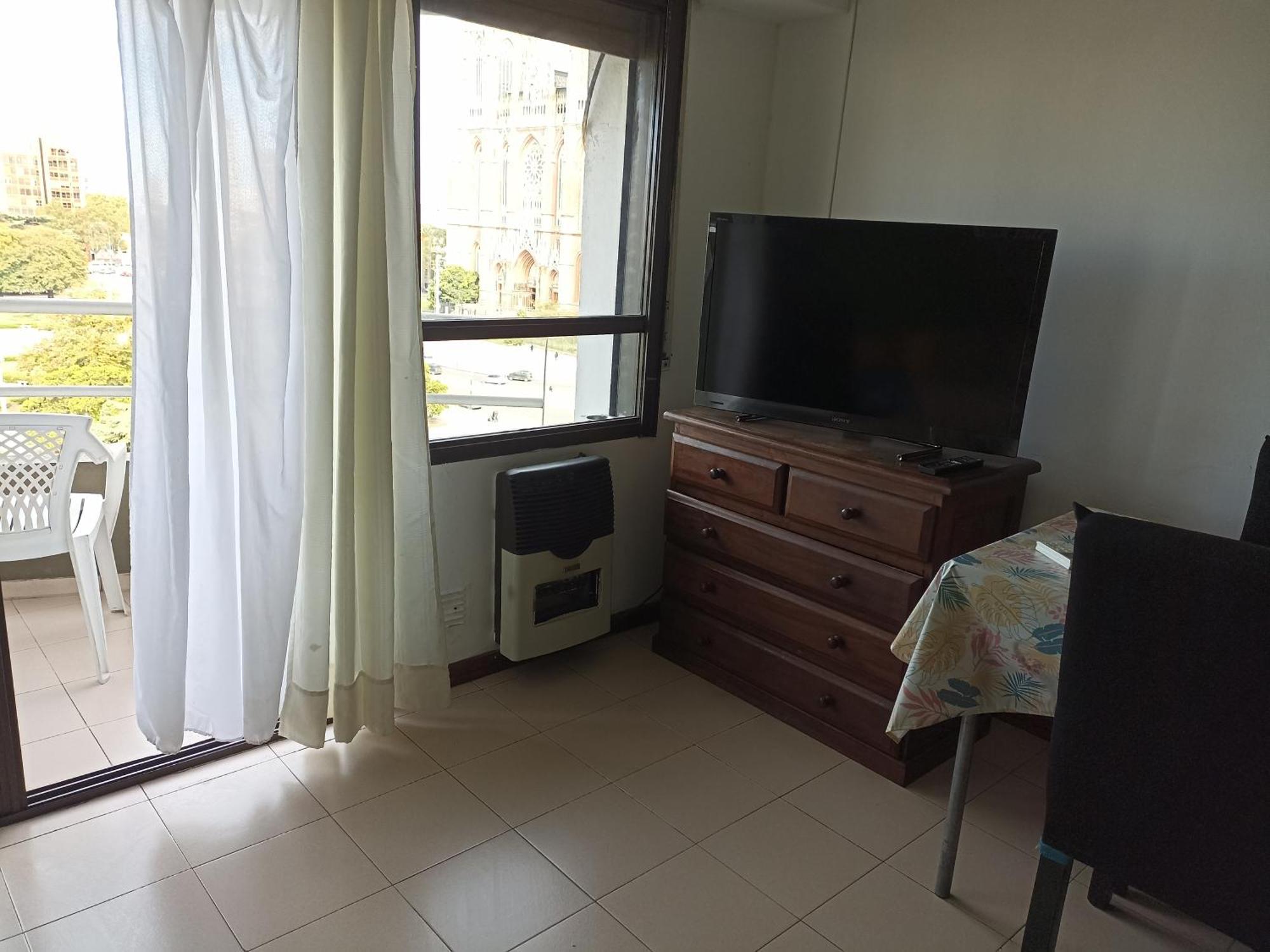 Departamento Plaza Moreno Con Balcon ลาปลาตา ภายนอก รูปภาพ