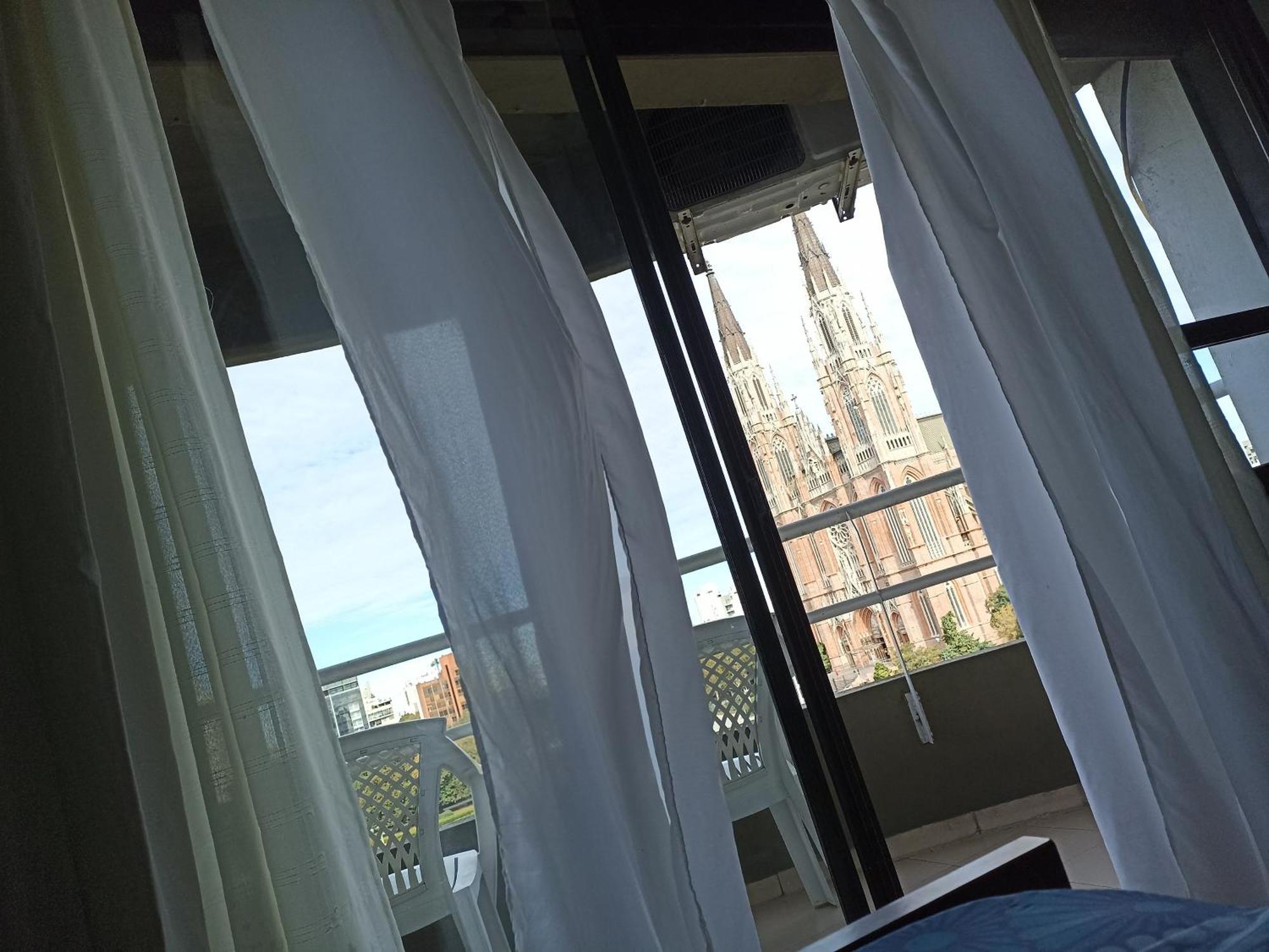 Departamento Plaza Moreno Con Balcon ลาปลาตา ภายนอก รูปภาพ
